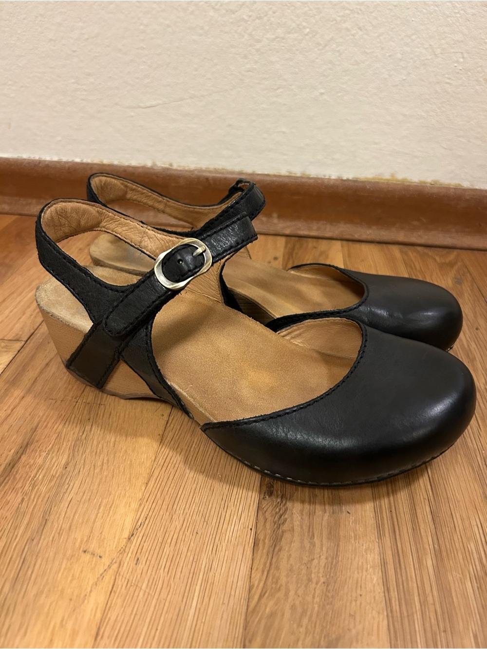 Dansko Tiffani Wedge Pump Mary Jane Sandals Black Classic Comfort, Size 39